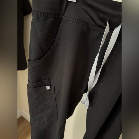 FIGS Black Scrub Top and Pants with Elastic Waistband- Technical Collection - Picture 4 of 8